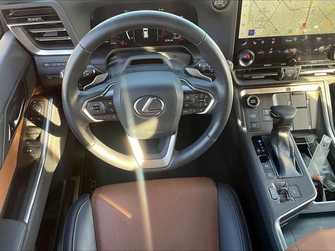 Used 2024 Lexus GX 550 Luxury w/ Accessory Package (2T) image 5