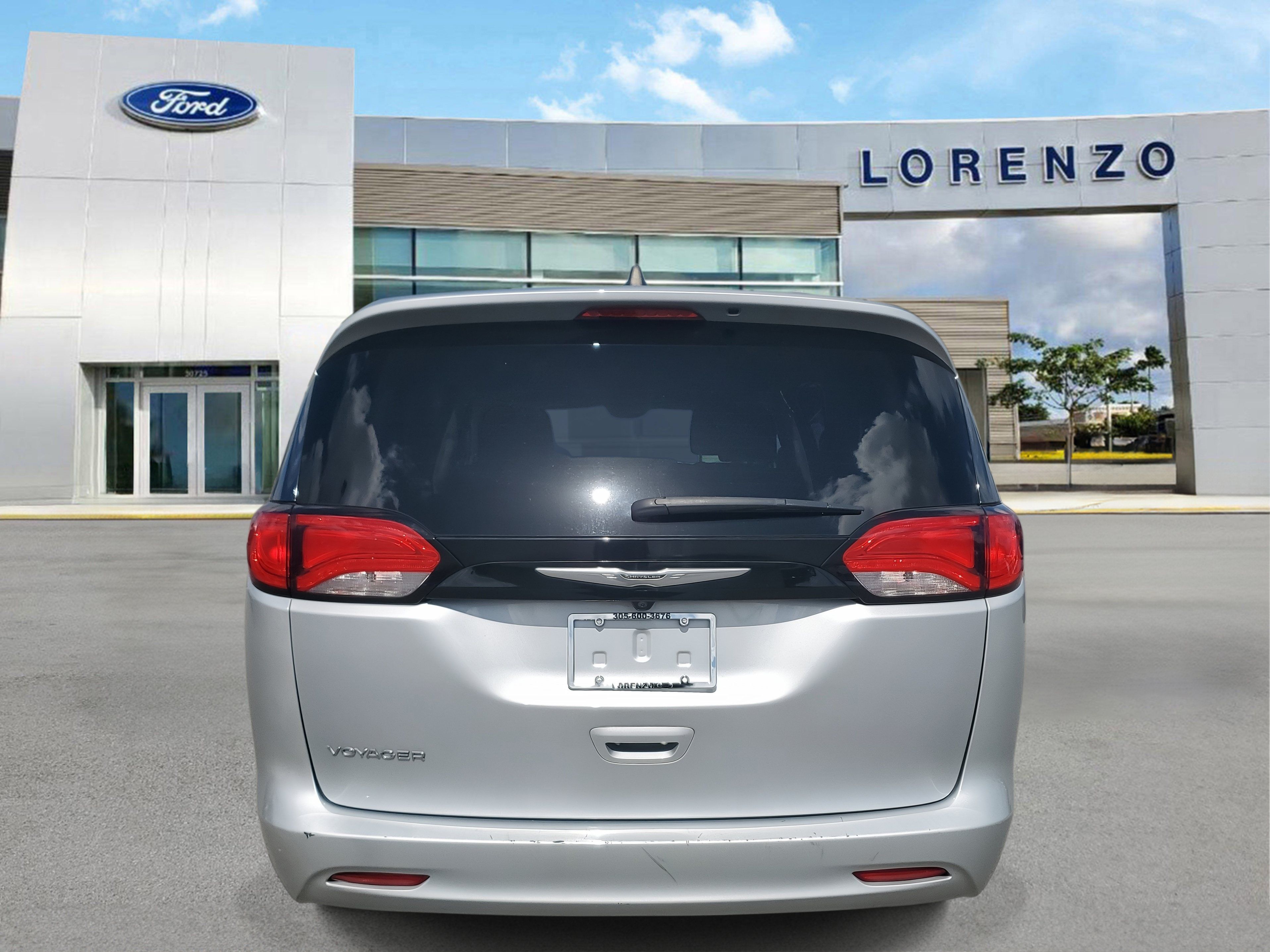 Used 2023 Chrysler Voyager LX FWD image 6