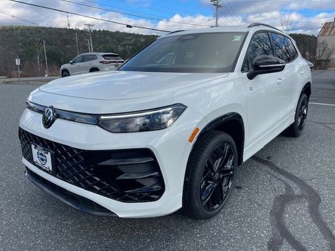 New 2025 Volkswagen Tiguan SE R-Line image 1