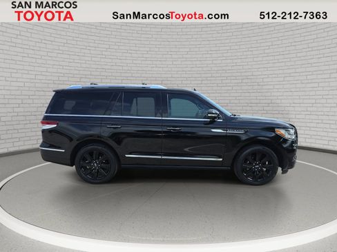 Used 2023 Lincoln Navigator Reserve AWD/4WD image 5