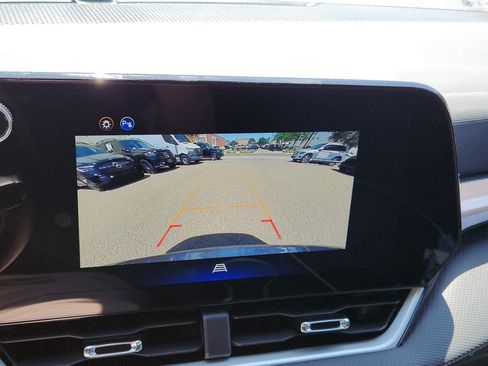 Used 2026 Chevrolet Equinox LT AWD/4WD image 18