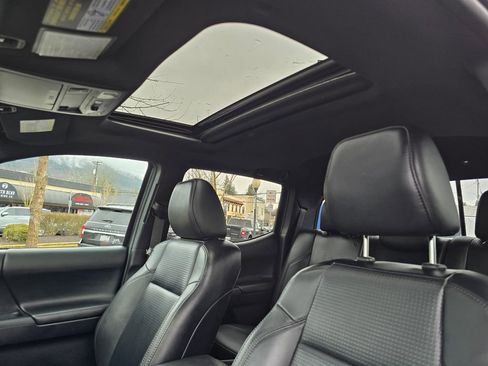 Used 2019 Toyota Tacoma Limited image 22