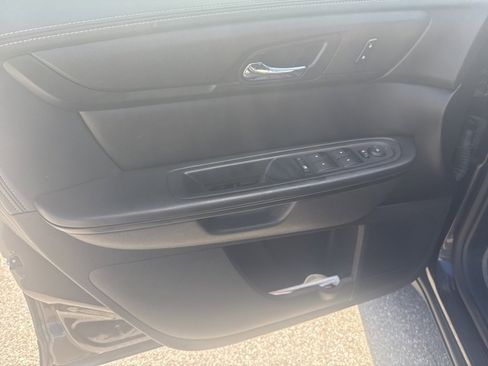 Used 2017 Chevrolet Traverse LT image 15