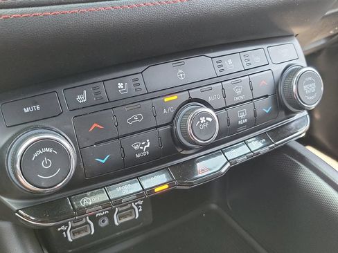 Used 2024 Dodge Durango GT RWD image 13