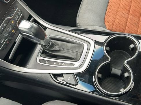 Certified 2018 Ford Edge SEL w/ Equipment Group 201A image 21