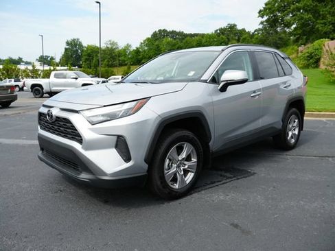 Used 2025 Toyota RAV4 XLE FWD image 3