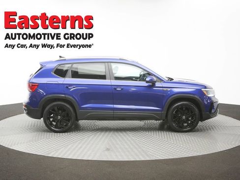 Used 2022 Volkswagen Taos SE w/ Panoramic Sunroof Package AWD/4WD image 45