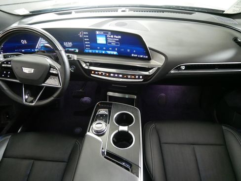 Used 2024 Cadillac Lyriq Luxury w/ LPO, Floor Liner Package AWD/4WD image 10