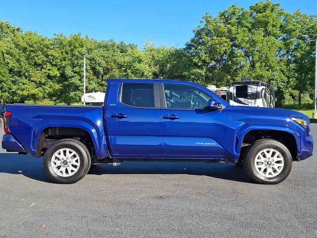 Used 2025 Toyota Tacoma SR5 AWD/4WD image 10