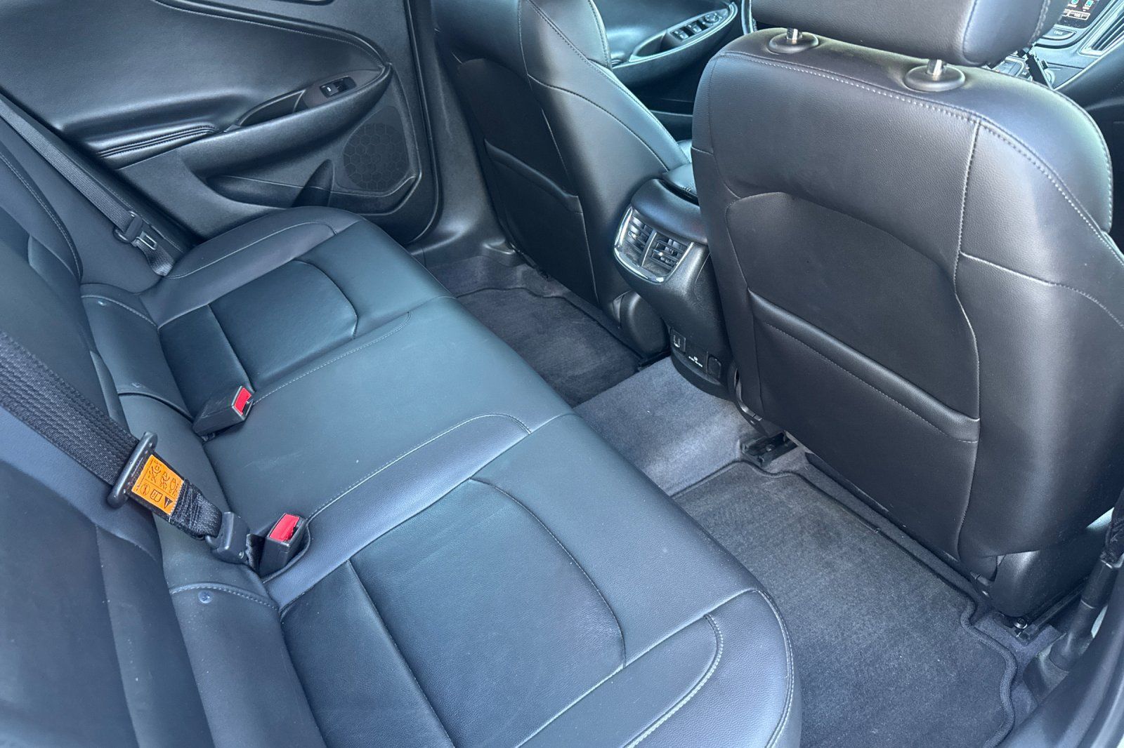 Used 2018 Chevrolet Malibu LT w/ Leather Package FWD image 18