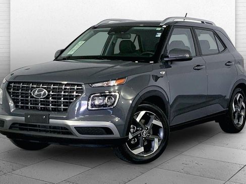 Used 2025 Hyundai Venue SEL image 12