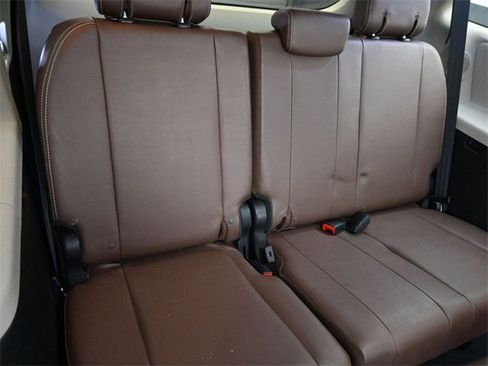 Used 2019 Toyota Sienna L image 42