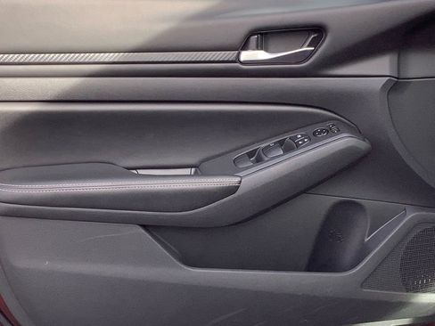 Used 2024 Nissan Altima 2.5 SV image 11