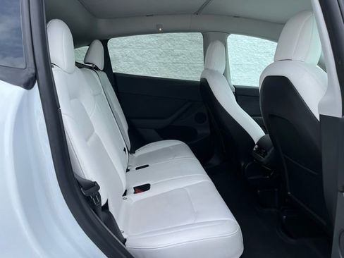 Used 2022 Tesla Model Y Performance image 9
