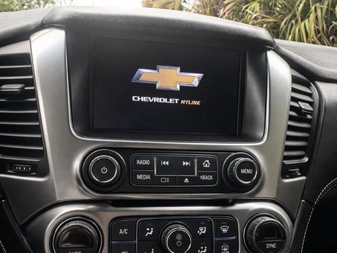 Used 2019 Chevrolet Tahoe LT w/ Luxury Package RWD image 17