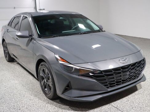 Used 2023 Hyundai Elantra SEL w/ Cargo Package FWD image 5