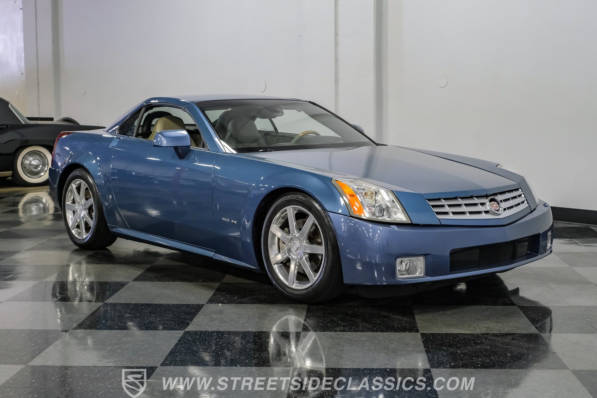 Used 2006 Cadillac XLR RWD image 16