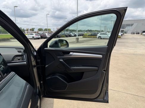 Used 2024 Audi Q5 2.0T Premium w/ Summer of Audi Package AWD/4WD image 28