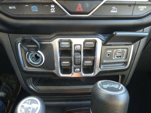 Used 2023 Jeep Wrangler Unlimited w/ Sun & Screen Package image 22