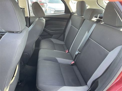 Used 2013 Ford Focus SE w/ SE Winter Pkg image 20