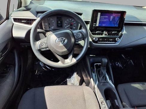Used 2025 Toyota Corolla LE FWD image 4