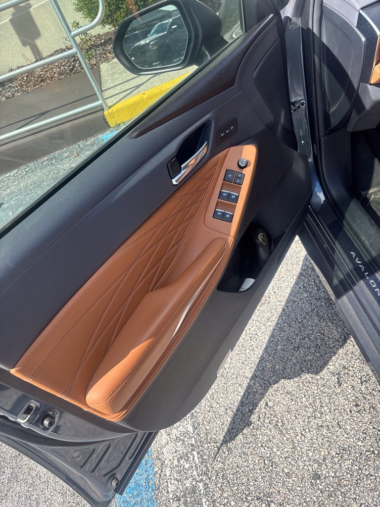 Used 2019 Toyota Avalon Limited FWD image 10