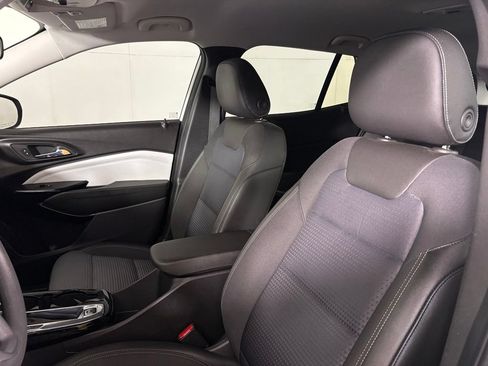 Used 2025 Chevrolet Trax LT FWD image 21