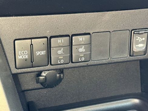 Used 2015 Toyota RAV4 Limited w/ Technology Package image 19