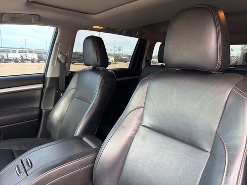 Used 2016 Toyota Highlander XLE AWD/4WD image 12
