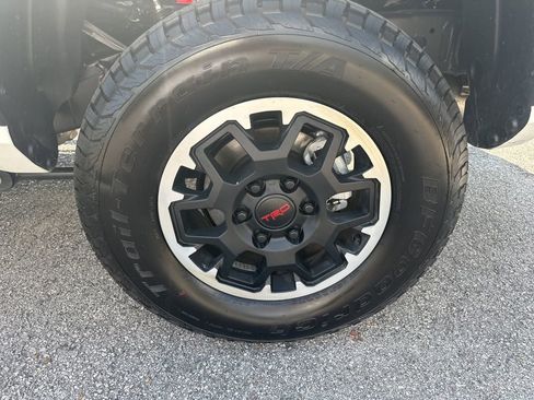 Used 2025 Toyota Tacoma TRD Off-Road w/ TRD Off Road Upgrade Package AWD/4WD image 5