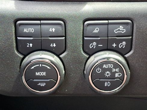 Used 2024 Chevrolet Silverado 3500 High Country w/ High Country Premium Package AWD/4WD image 25
