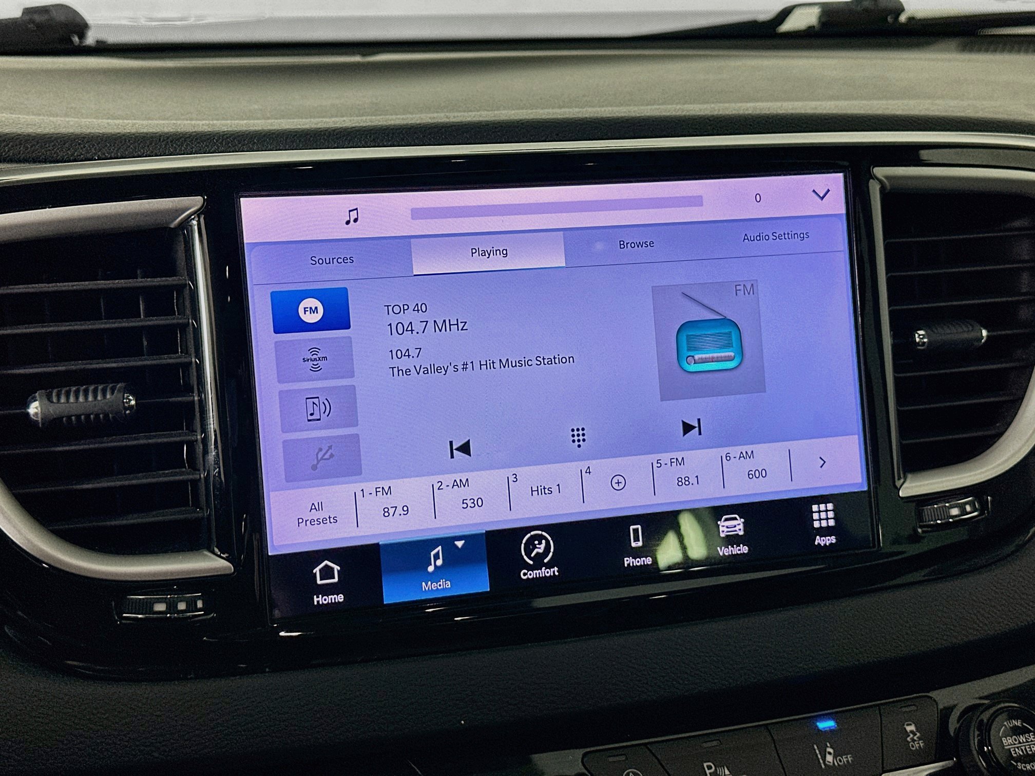 Used 2023 Chrysler Pacifica Touring-L FWD image 21