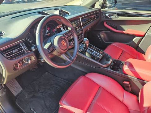 Used 2024 Porsche Macan image 2