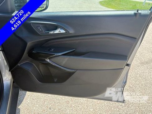 Used 2024 Chevrolet Trax RS w/ Sunroof Package FWD image 29