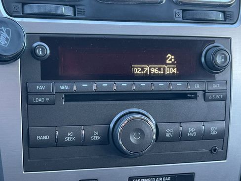 Used 2010 GMC Acadia SLE image 16