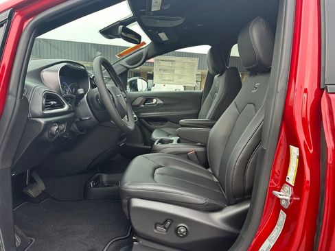 New 2026 Chrysler Pacifica Select w/ S Appearance Package image 15