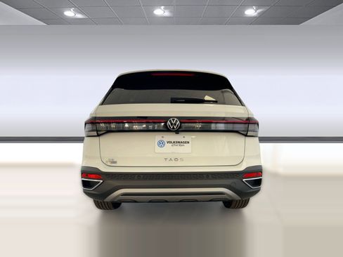 New 2026 Volkswagen Taos SE image 10