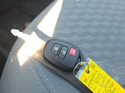 Used 2023 Toyota Tacoma SR AWD/4WD image 28