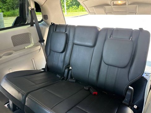 Used 2012 Chrysler Town & Country Touring w/ Entertainment Group #1 FWD image 14
