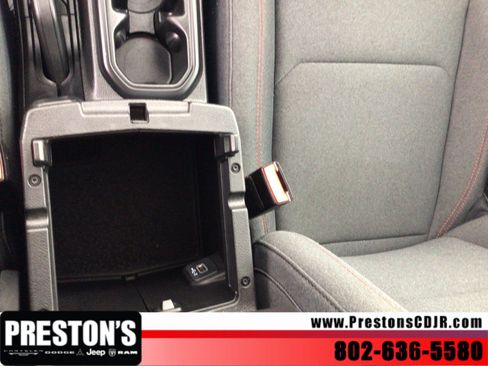 Used 2025 Jeep Wrangler Unlimited Rubicon AWD/4WD image 23