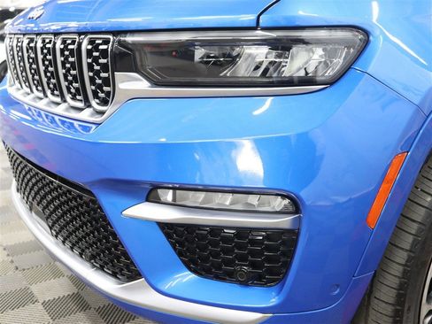 Used 2023 Jeep Grand Cherokee Summit AWD/4WD image 19