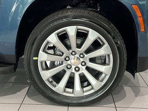New 2026 Chevrolet Suburban Premier w/ Sun And Tow Package AWD/4WD image 4
