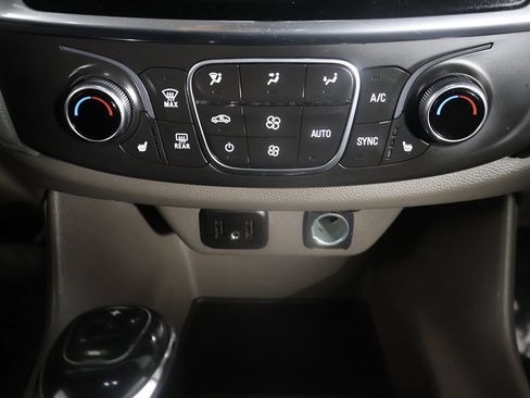 Used 2020 Chevrolet Traverse LT w/ Driver Confidence II Package AWD/4WD image 50