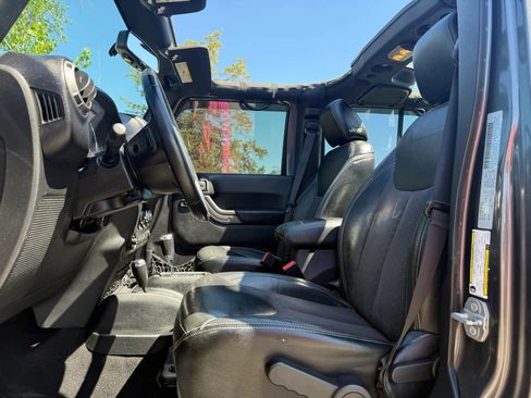 Used 2017 Jeep Wrangler Unlimited Sport AWD/4WD image 10