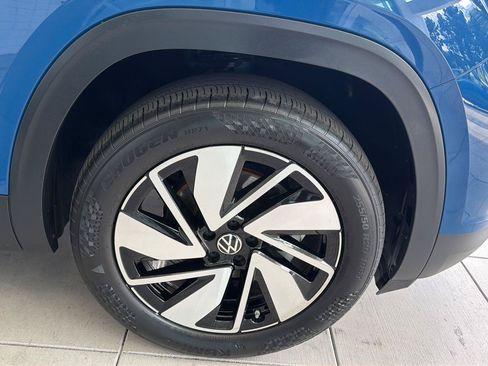 Certified 2025 Volkswagen Atlas SE AWD/4WD image 11