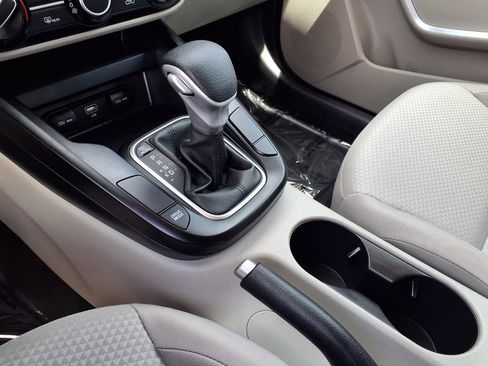 Certified 2025 Kia Soul LX w/ LX Technology Package FWD image 19