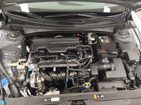 Used 2025 Hyundai Elantra SE FWD image 30