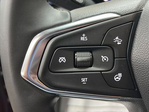 Used 2025 Chevrolet Trax LT w/ LT Convenience Package FWD image 10