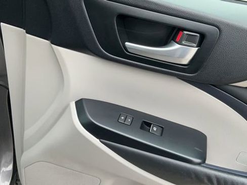Used 2015 Toyota Highlander Limited Platinum FWD image 19