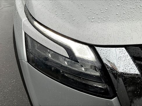 Used 2024 Nissan Pathfinder SV AWD/4WD image 31